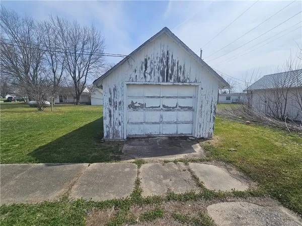$75,000 | 302 East Bird Street, Hamilton, MO 64644