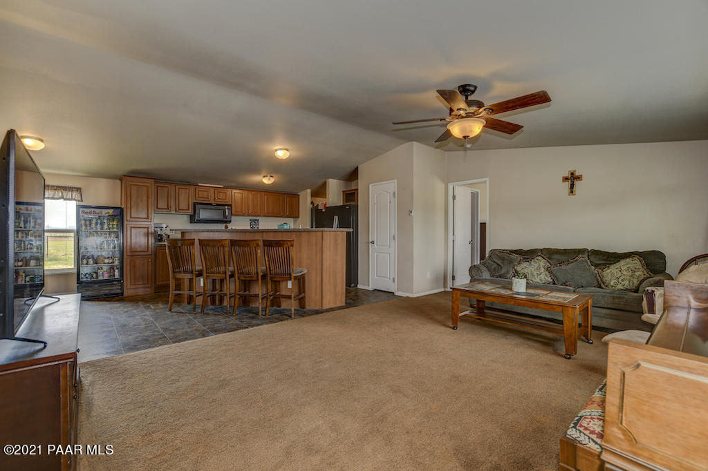 24512 North Big Springs Ranch Road Paulden, AZ 86334 - Photo 11 of 32 011_Living Room