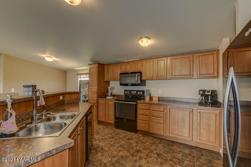 24512 North Big Springs Ranch Road Paulden, AZ 86334 - Photo 13 of 32 013_Kitchen