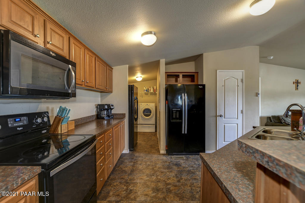 24512 North Big Springs Ranch Road Paulden, AZ 86334 - Photo 14 of 32 014_Kitchen