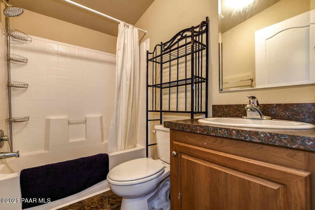 24512 North Big Springs Ranch Road Paulden, AZ 86334 - Photo 24 of 32 025_Guest Bathroom
