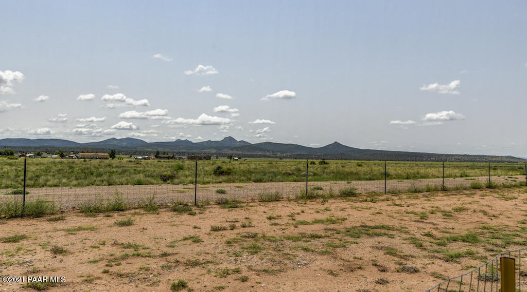 24512 North Big Springs Ranch Road Paulden, AZ 86334 - Photo 27 of 32 028_Back Yard View