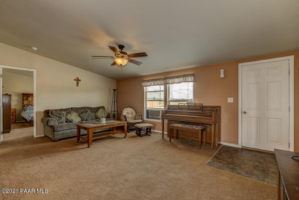 24512 North Big Springs Ranch Road Paulden, AZ 86334 - Photo 9 of 32 009_Living Room