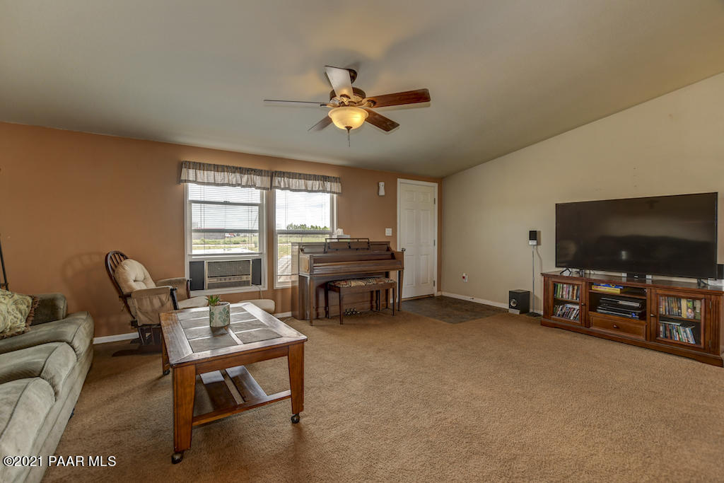 24512 North Big Springs Ranch Road Paulden, AZ 86334 - Photo 10 of 32 010_Living Room