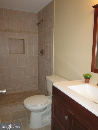 205 West Poplar Road Sterling, VA 20164 - Photo 12 of 27 Bath