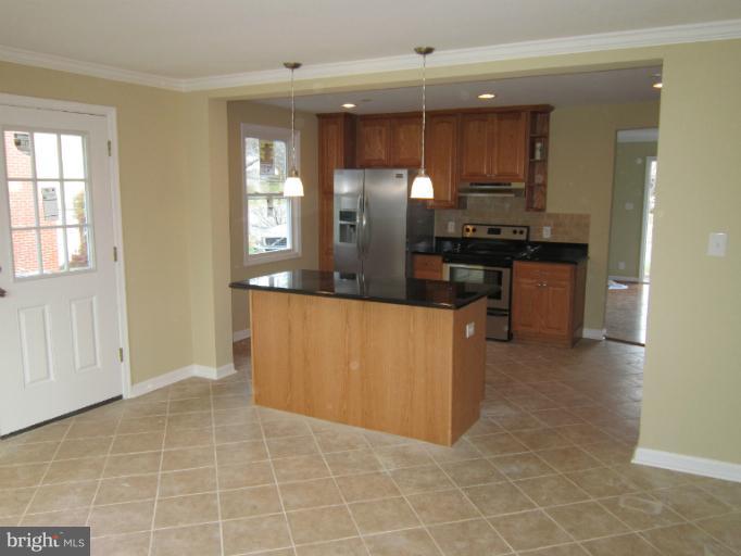 205 West Poplar Road Sterling, VA 20164 - Photo 13 of 27 Kitchen