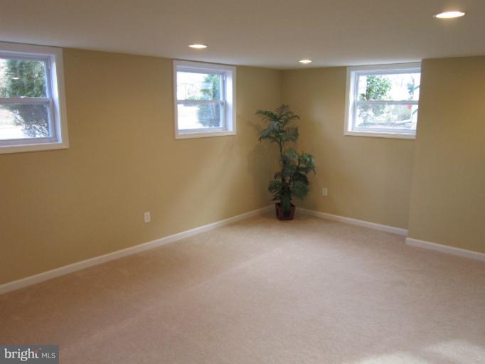 205 West Poplar Road Sterling, VA 20164 - Photo 15 of 27 Family Room