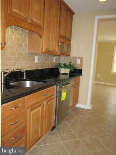 205 West Poplar Road Sterling, VA 20164 - Photo 19 of 27 Kitchen
