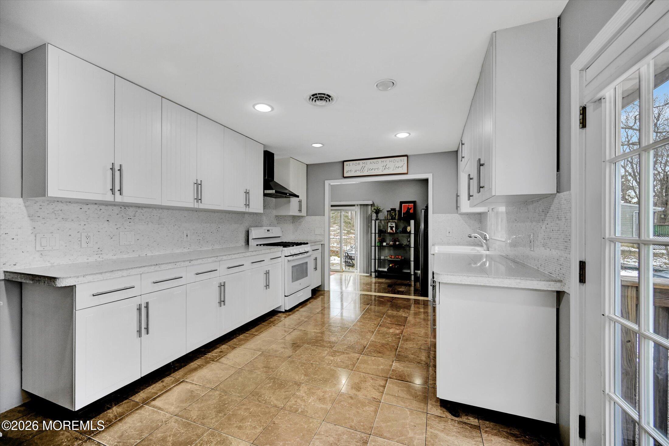 206 Cassville Road Jackson, NJ 08527 - Photo 4 of 32 06-Kitchen
