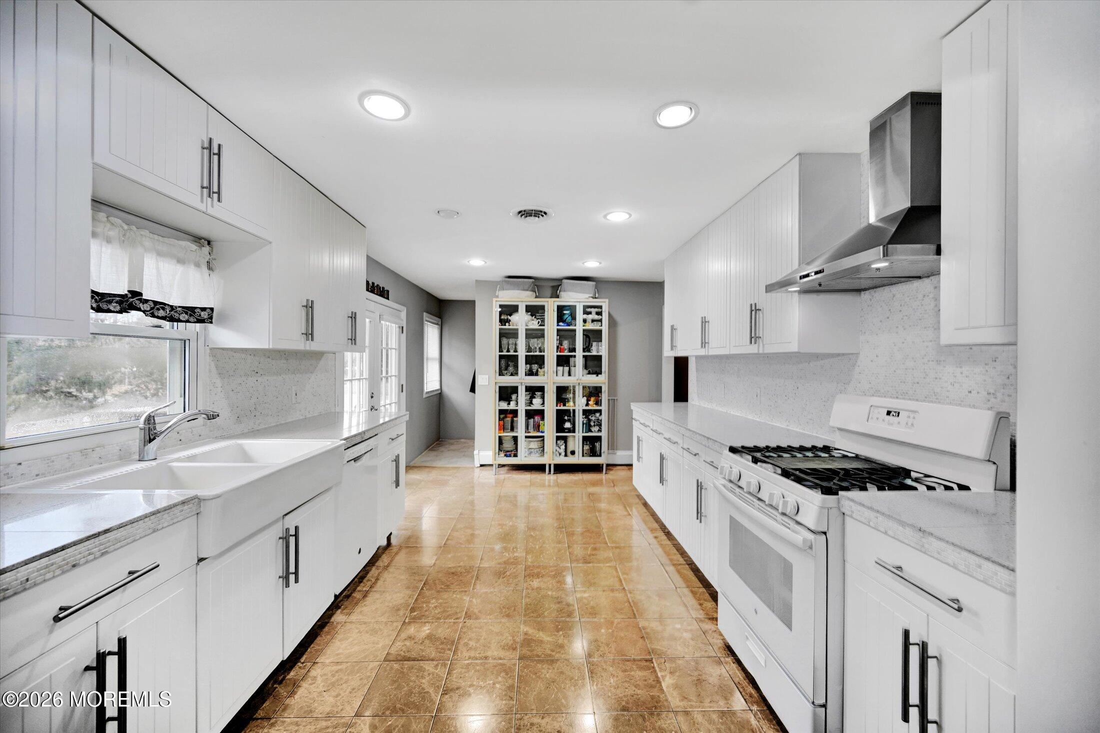 206 Cassville Road Jackson, NJ 08527 - Photo 5 of 32 07-Kitchen