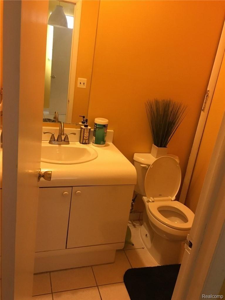 16299 Rutherland Street East Southfield, MI 48076 - Photo 11 of 15 61777897-371C-4800-BB9F-3D3EBBB4347B.jpeg