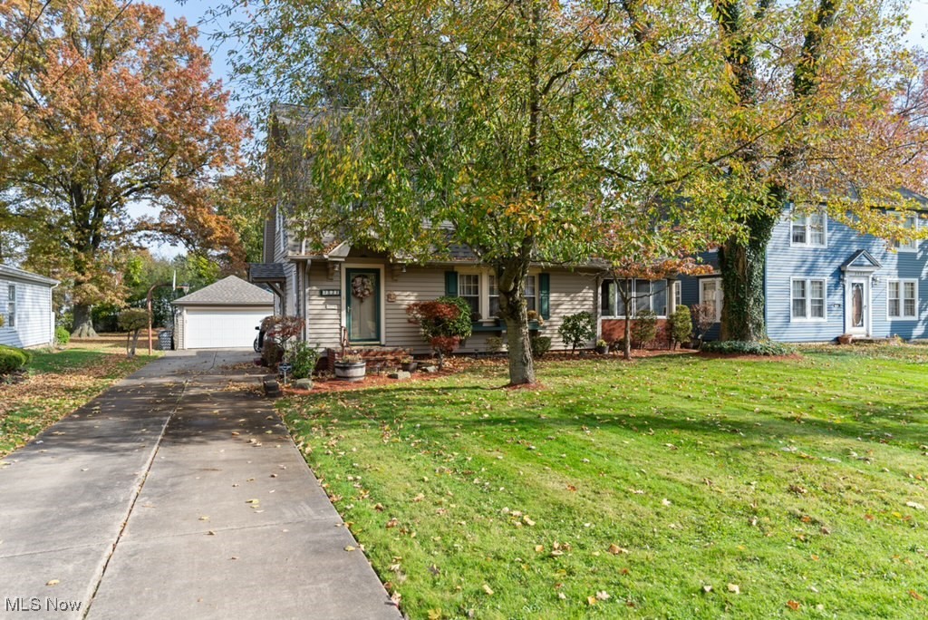 3521 Hopkins Road Youngstown, OH 44511 - Photo 2 of 31 View of front facade featuring a front lawn and a garage
