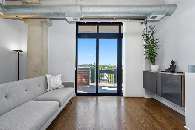 $320,000 | 811 West 15th Place, Unit 709, Chicago, IL 60608