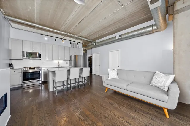 $320,000 | 811 West 15th Place, Unit 709, Chicago, IL 60608