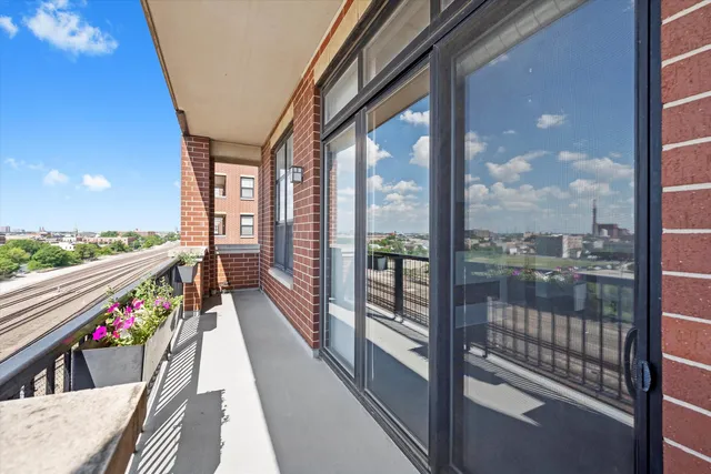 $320,000 | 811 West 15th Place, Unit 709, Chicago, IL 60608