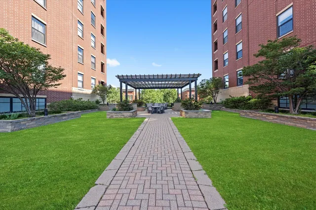 $320,000 | 811 West 15th Place, Unit 709, Chicago, IL 60608