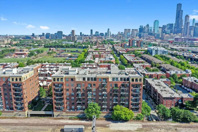 $320,000 | 811 West 15th Place, Unit 709, Chicago, IL 60608