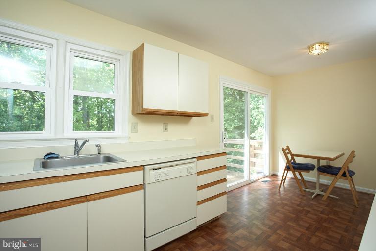 9123 Saffron Lane Silver Spring, MD 20901 - Photo 3 of 26 Kitchen