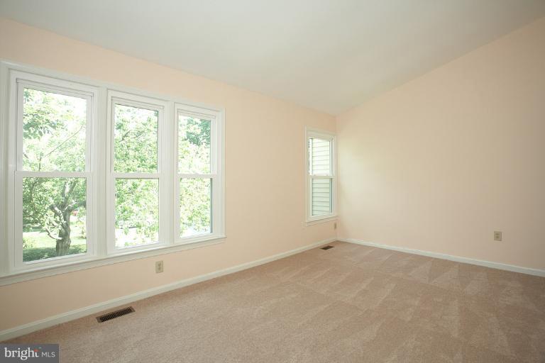 9123 Saffron Lane Silver Spring, MD 20901 - Photo 5 of 26 Owner's suite