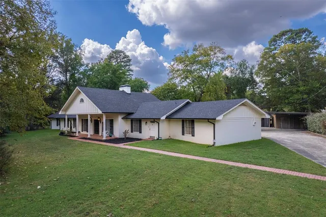 $525,000 | 1010 South Williams Avenue, Mount Pleasant, TX 75455