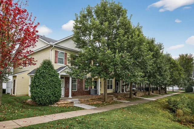 $279,900 | 7580 Lower 11th Street North, Oakdale, MN 55128