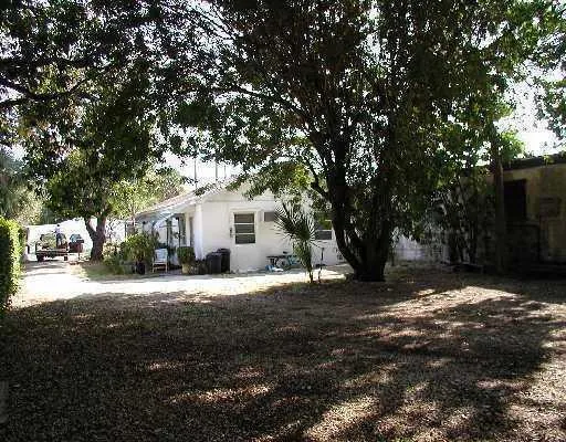 $1,600 | 115 East Lantana Road, Unit 2, Lantana, FL 33462