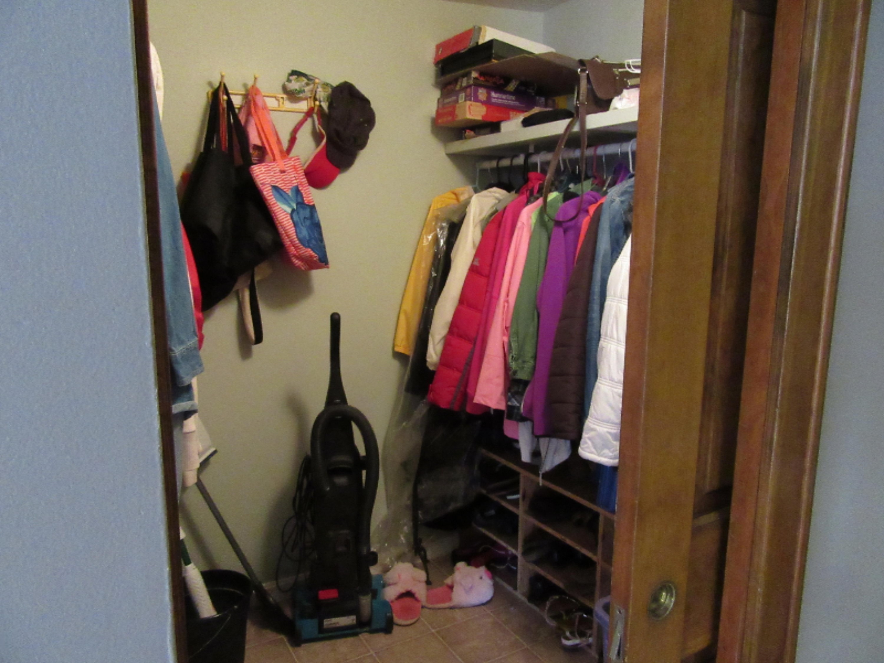9190 California Road Bridgman, MI 49106 - Photo 8 of 32 9190 California WI Closet