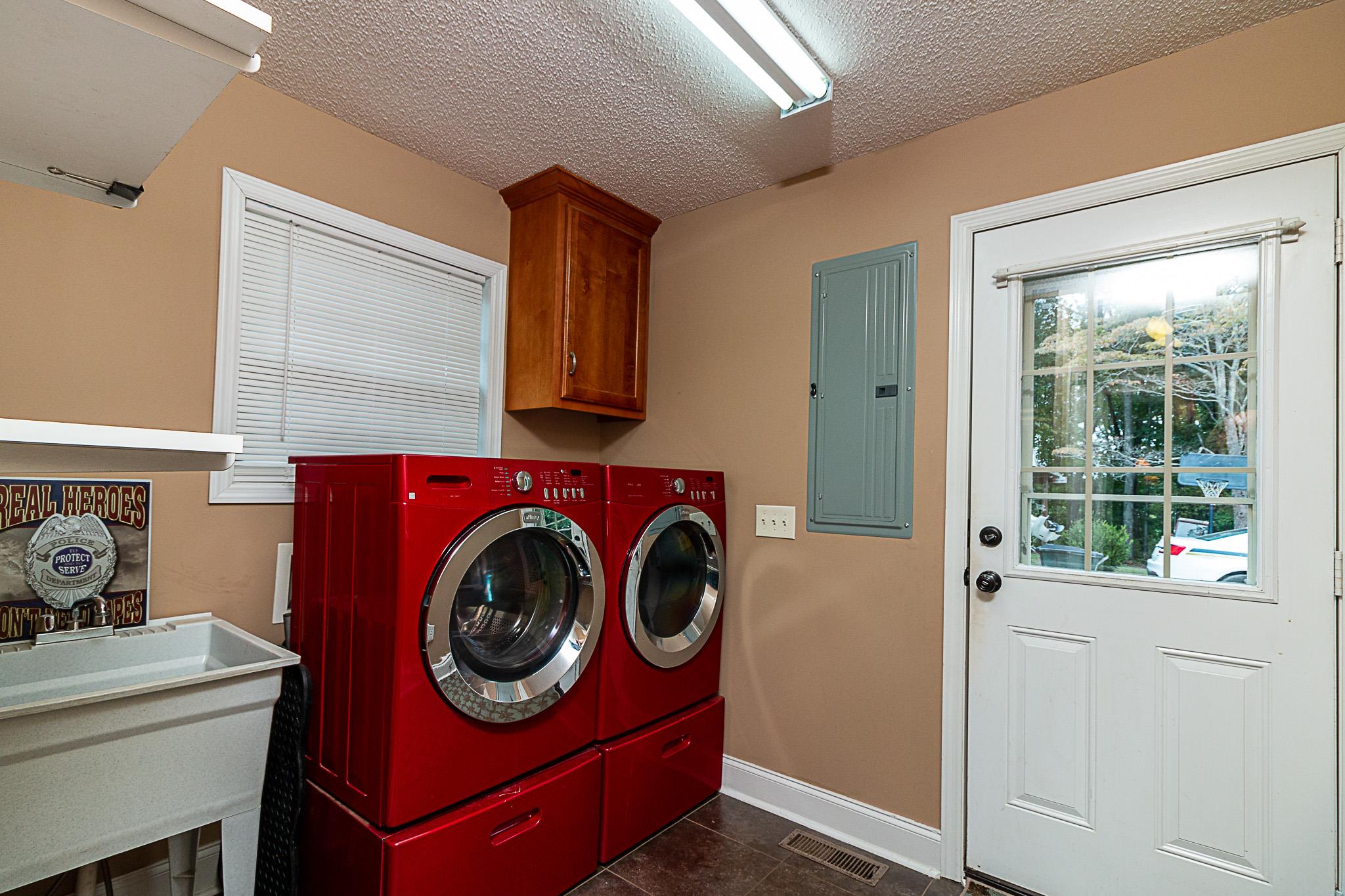 611 Sumac Road Pulaski, TN 38478 - Photo 14 of 30 a utility room with dryer and washer