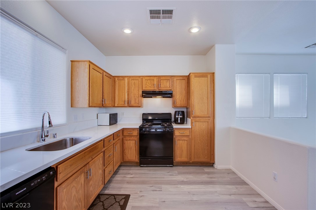 9382 Roping Cowboy Avenue Las Vegas, NV 89178 - Photo 12 of 32 Gallery Image 12