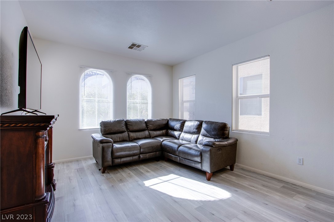 9382 Roping Cowboy Avenue Las Vegas, NV 89178 - Photo 9 of 32 Gallery Image 9