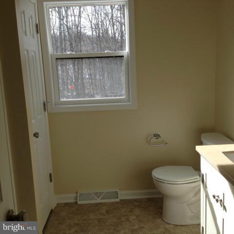 930 Whiskey Still Road Berkeley Springs, WV 25411 - Photo 6 of 20 Bath