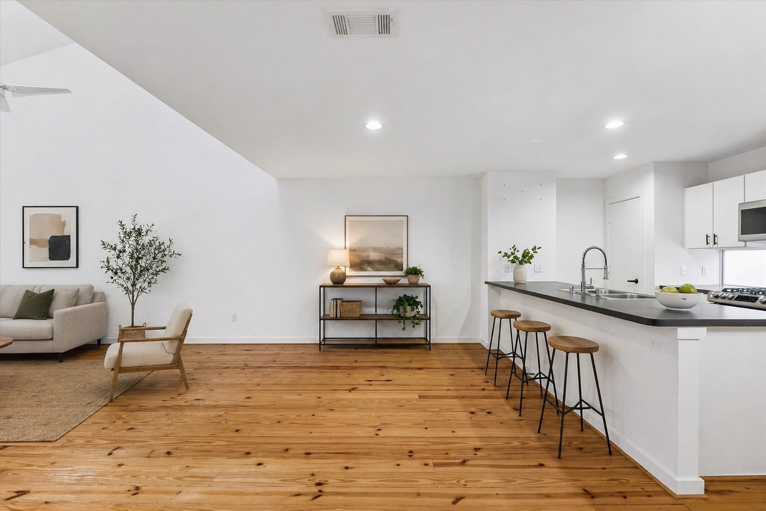 6130 Grand Boulevard Houston, TX 77021 - Photo 12 of 42 Virtual Staging