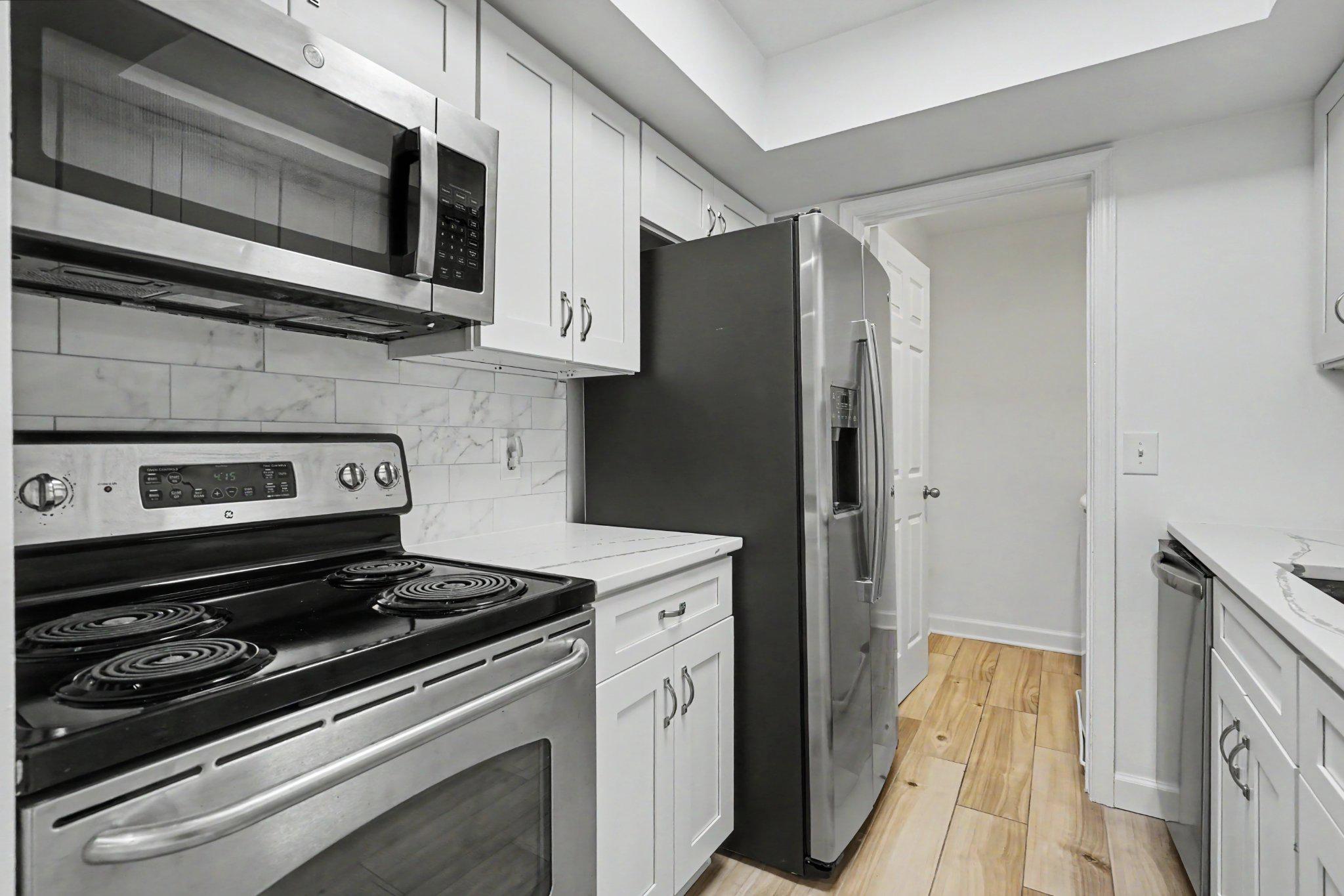 14800 Rydell Road, Unit 201 Centreville, VA 20121 - Photo 9 of 28 Modern kitchen with special finishes.