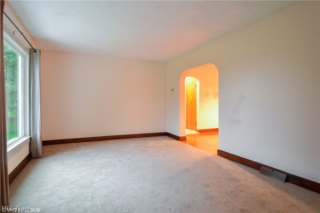 18447 Drake Road Strongsville, OH 44136 - Photo 4 of 20 Gallery Image 4