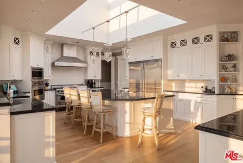 $16,850,000 | 30760 Broad Beach Road, Malibu, CA 90265