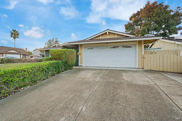 a view of garage and yard