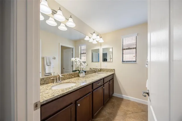 $525,000 | 19421 Paddock View Drive, Tampa, FL 33647