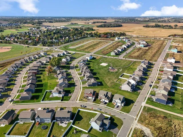 $599,990 | 726 Winterberry Lane, Waconia, MN 55387