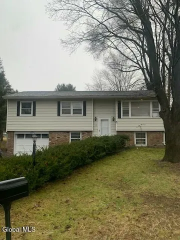 $2,500 | 17 Tennessee Avenue, Colonie, NY 12205