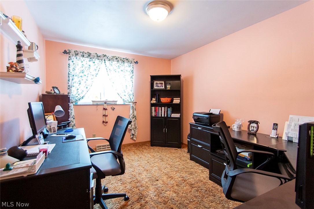 1029 Oak Tree Road Akron, OH 44320 - Photo 17 of 30