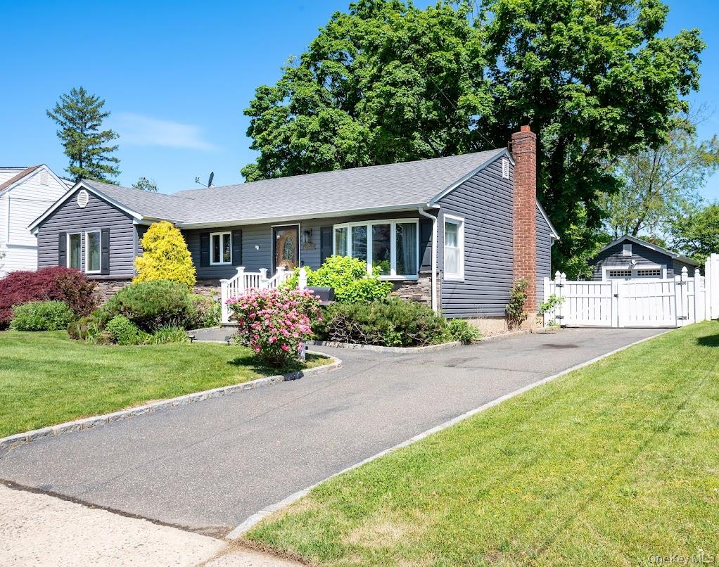 23 Martin Road South Bethpage, NY 11714 - Photo 2 of 24