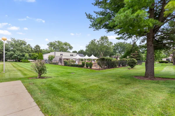 $2,900 | 7333 Winthrop Way, Unit 10, Downers Grove, IL 60516