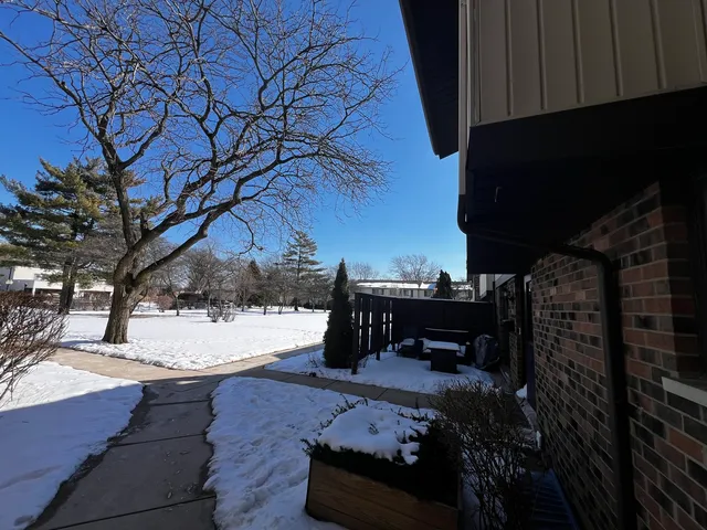 $2,950 | 7333 Winthrop Way, Unit 10, Downers Grove, IL 60516
