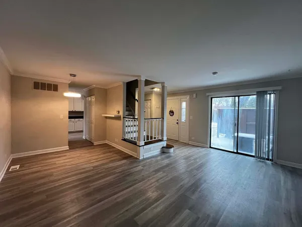 $2,900 | 7333 Winthrop Way, Unit 10, Downers Grove, IL 60516