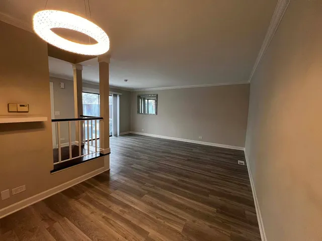 $2,950 | 7333 Winthrop Way, Unit 10, Downers Grove, IL 60516