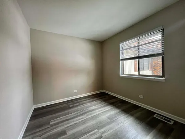 $2,900 | 7333 Winthrop Way, Unit 10, Downers Grove, IL 60516