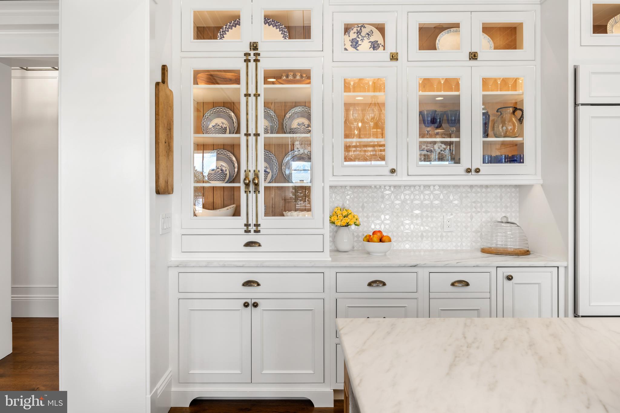 3200 Arundel On The Bay Road Annapolis, MD 21403 - Photo 41 of 110 Display cabinets w/Classic Brass designer hardware