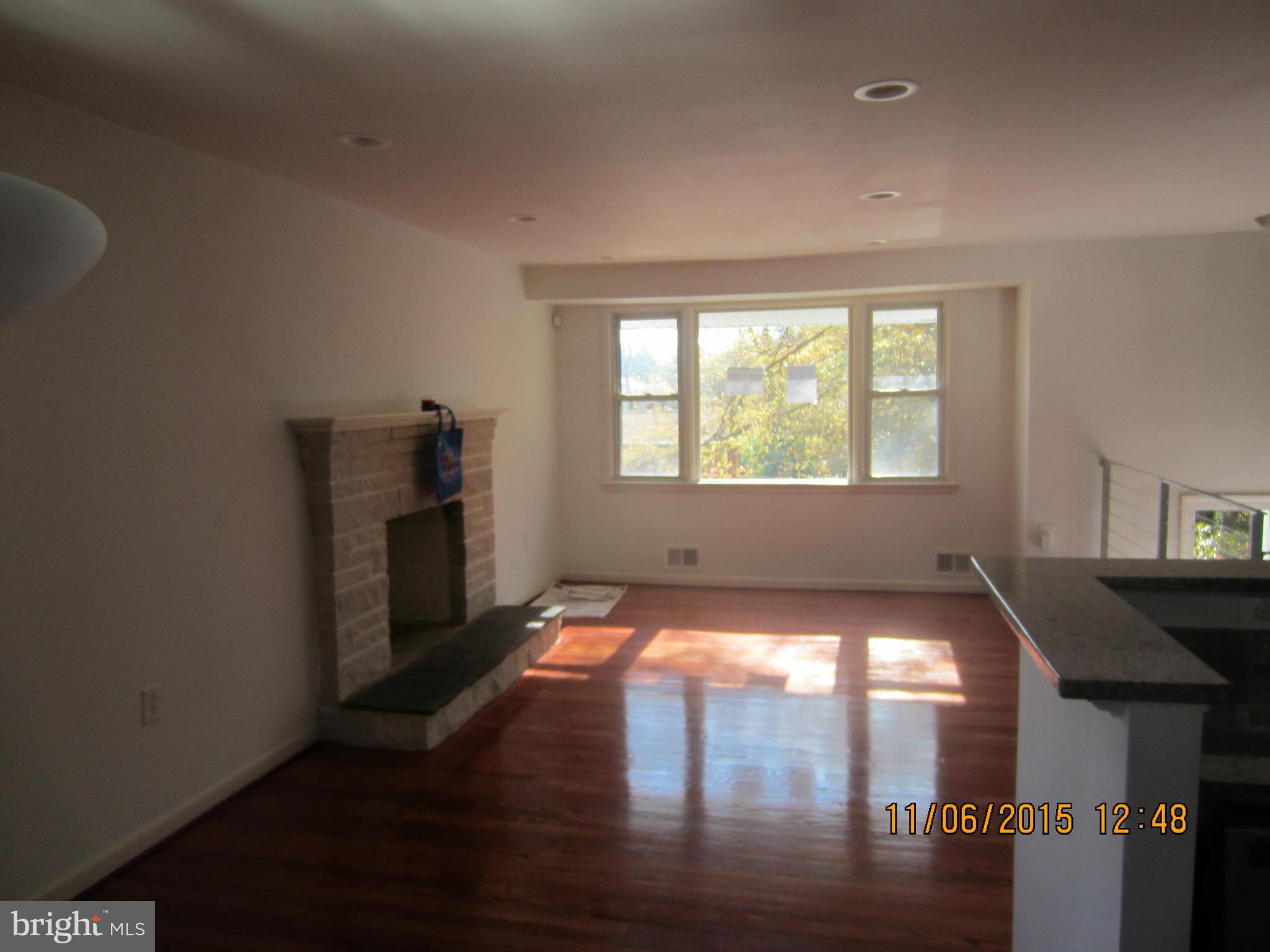 3818 Swann Road Suitland, MD 20746 - Photo 7 of 29 Living Room