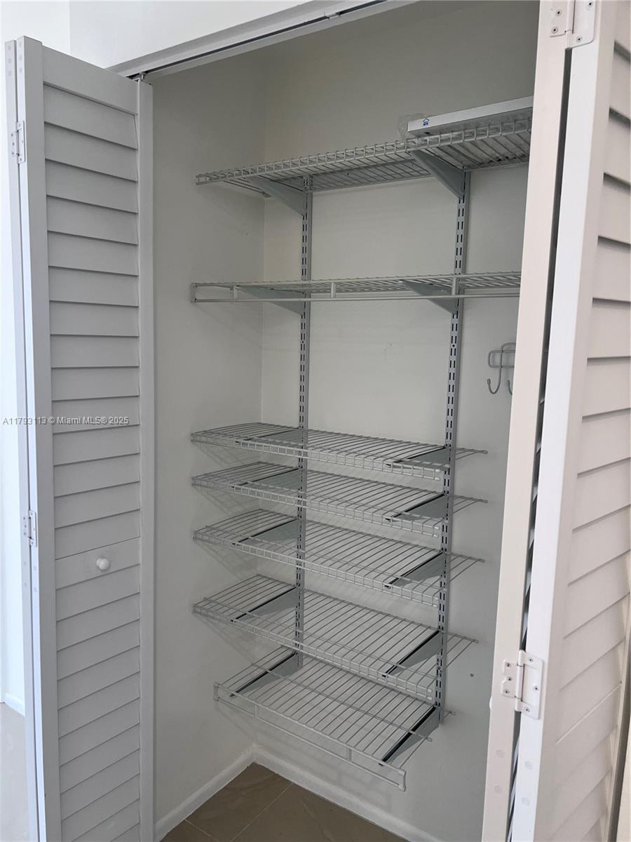 400 North Riverside Drive, Unit 512 Pompano Beach, FL 33062 - Photo 21 of 68 PANTRY