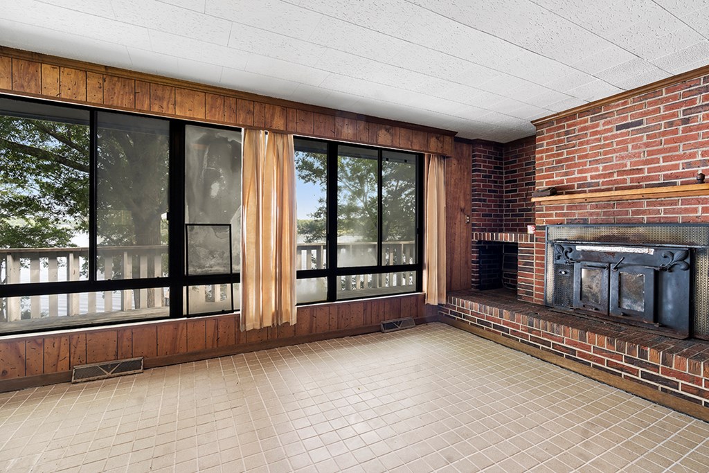 112 Bluff Road Greenwood, SC 29649 - Photo 4 of 25